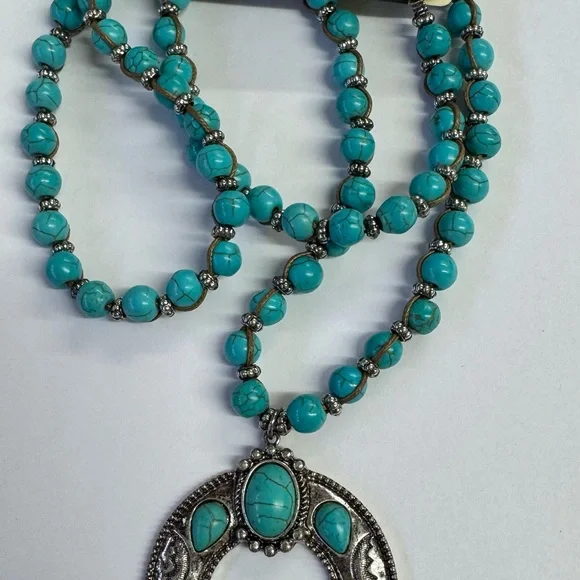 Idyllwind Turquoise and Silver Horseshoe Necklace/ 16” adjustable - Picture 5 of 5